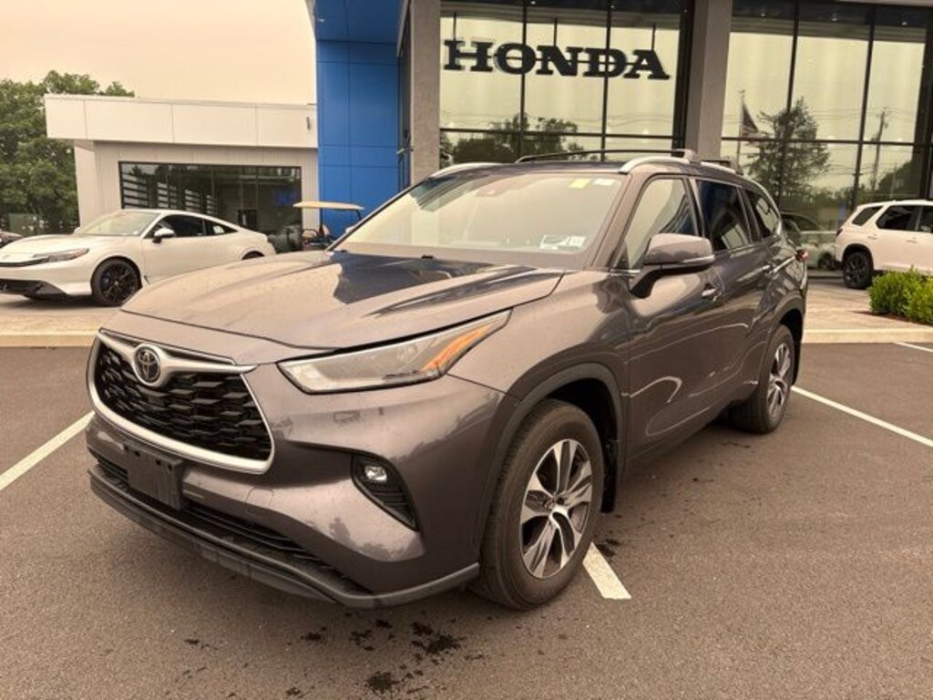 Used 2022 Toyota Highlander XLE SUV