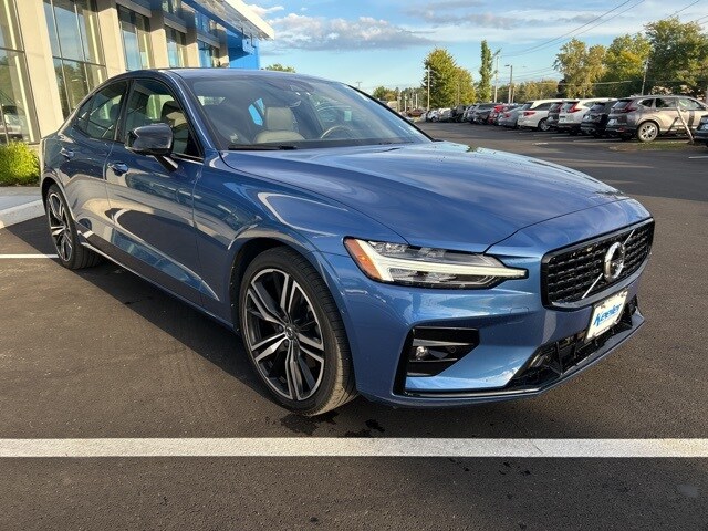 2021 Volvo S60 T5 R-Design photo 4