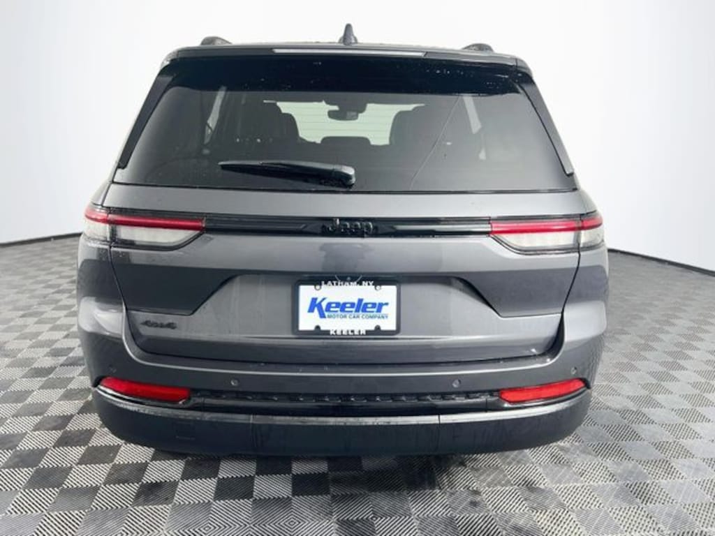 Used 2024 Jeep Grand Cherokee Altitude SUV
