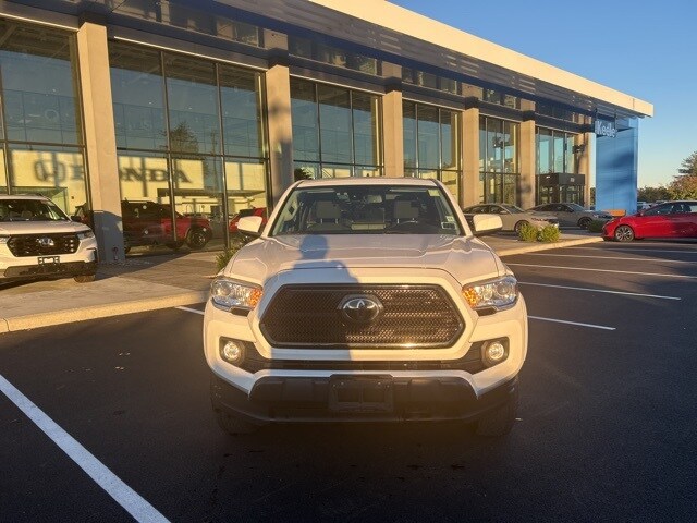 2019 Toyota Tacoma SR5 V6 photo 2