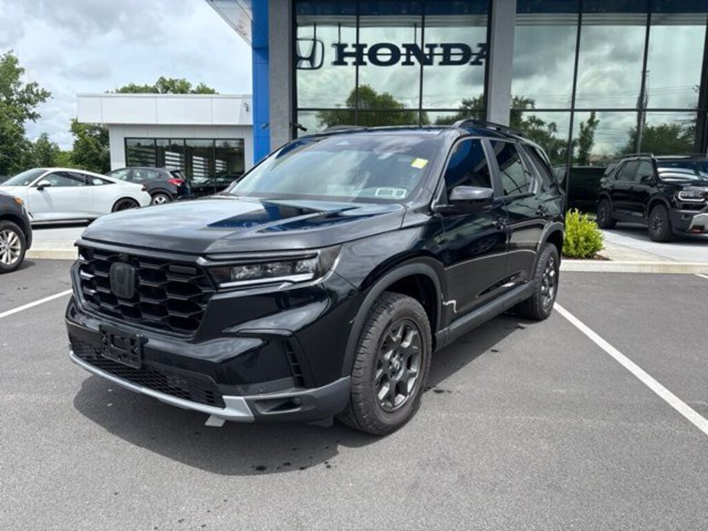 Certified 2025 Honda Pilot TrailSport SUV
