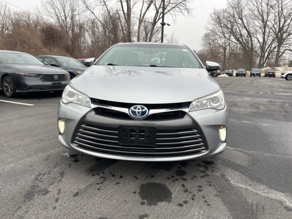 Used 2016 Toyota Camry Hybrid XLE Sedan