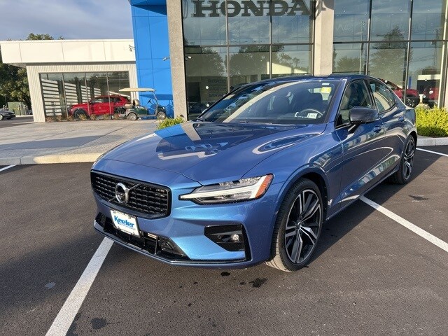 2021 Volvo S60 T5 R-Design photo 2