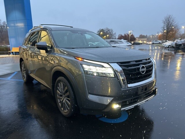 2022 Nissan Pathfinder SL photo 3