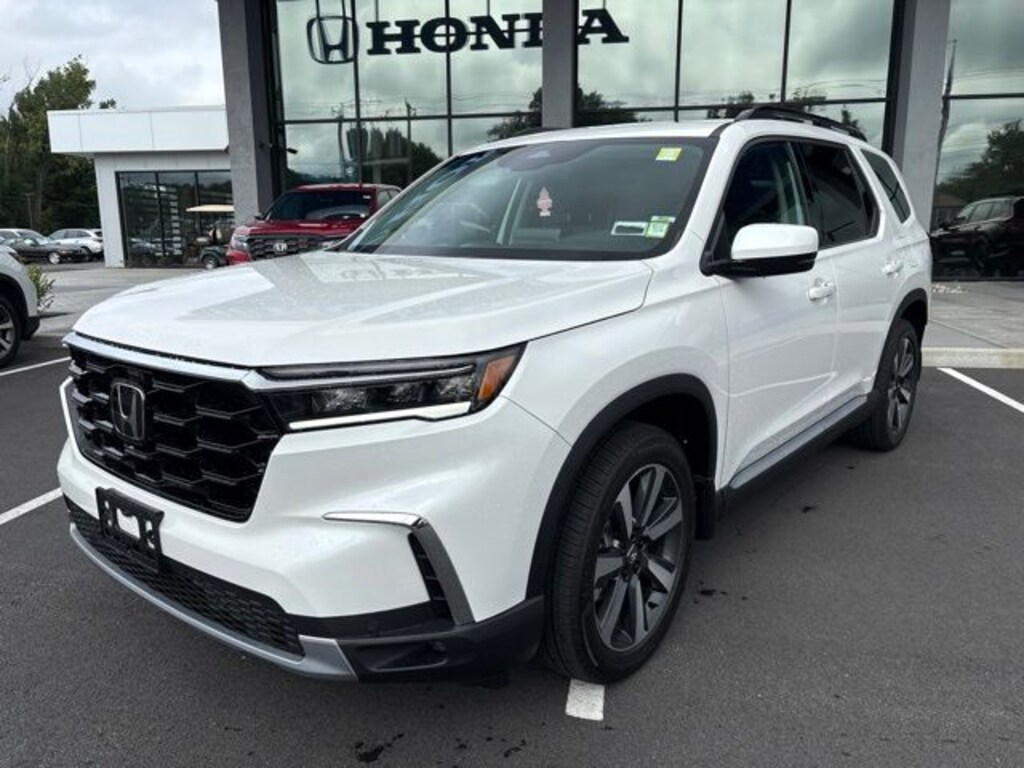 Used 2025 Honda Pilot Touring SUV