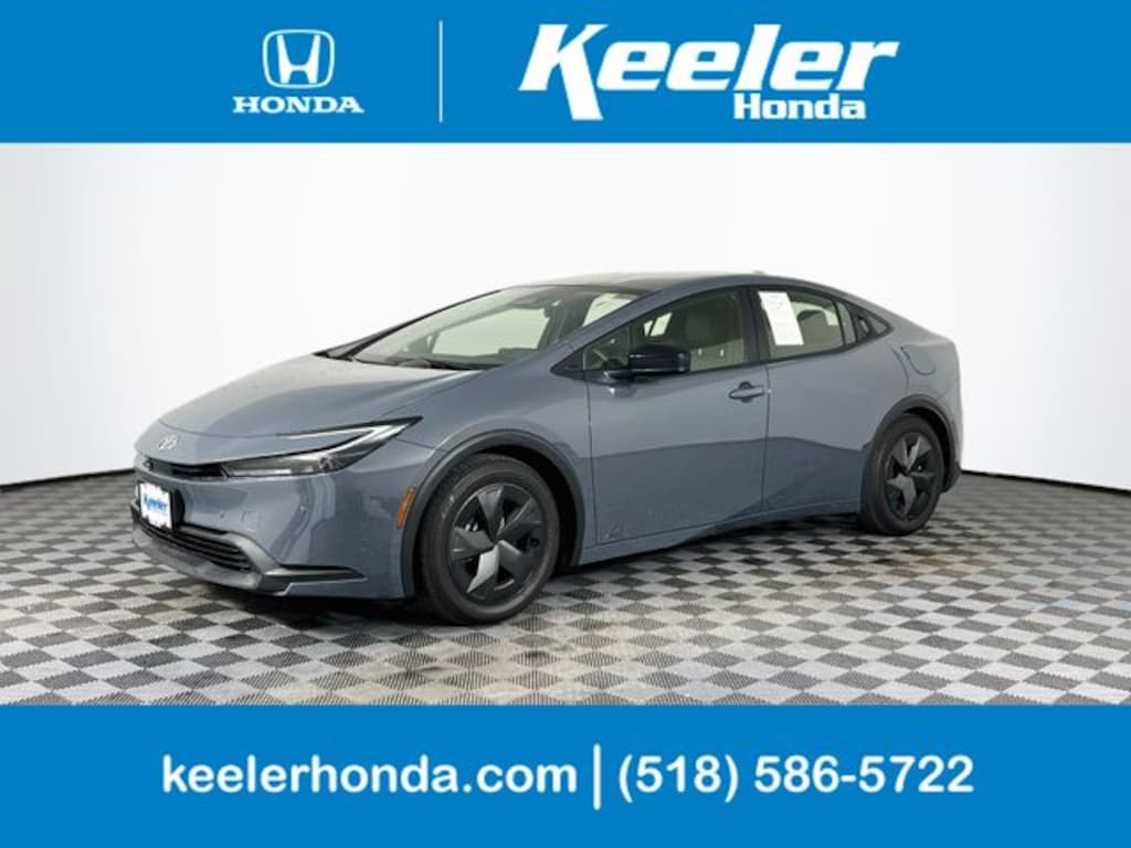 Used 2023 Toyota Prius LE Hatchback