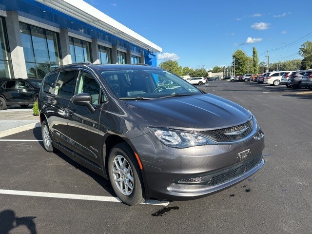 2021 Chrysler Voyager LXi photo 3