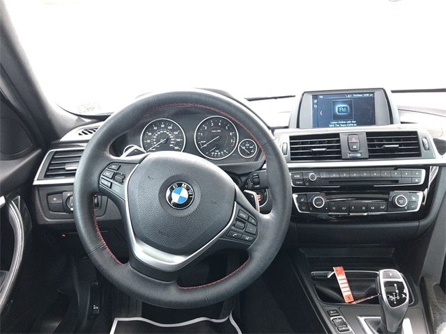 2018 BMW 330i xDrive 10