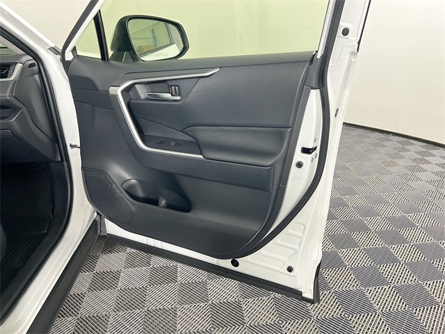 2023 Toyota RAV4 Hybrid XLE 28
