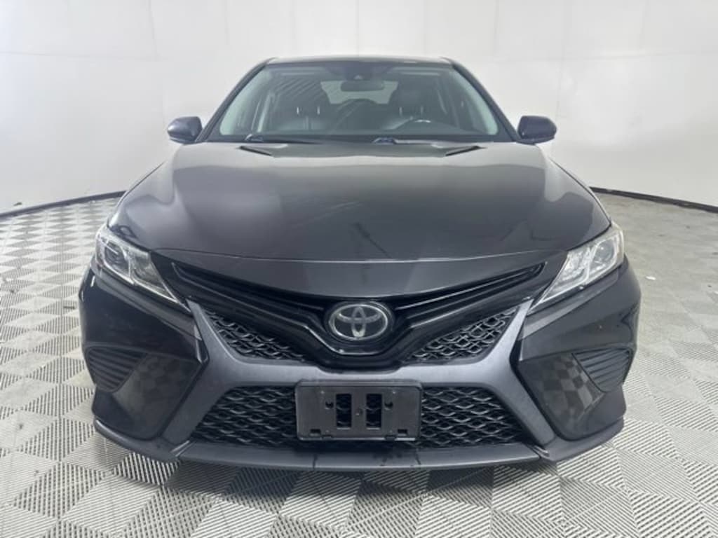 Used 2019 Toyota Camry SE Sedan
