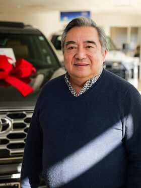 Staff member Maurico Alfonso Borja from ID_60a5d9