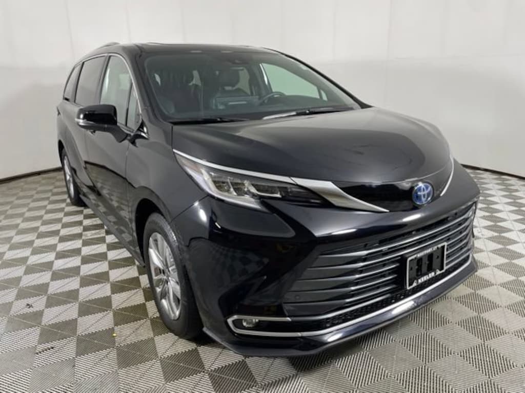 Certified 2025 Toyota Sienna Limited 7 Passenger Van Passenger Van
