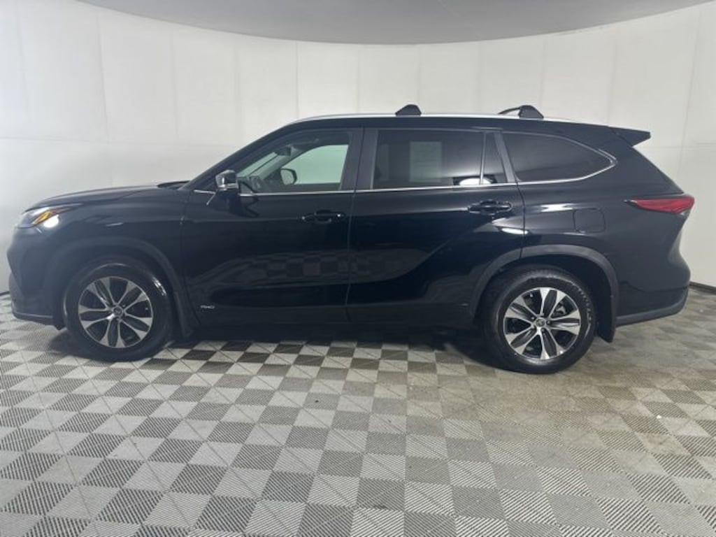 Certified 2023 Toyota Highlander Hybrid XLE SUV