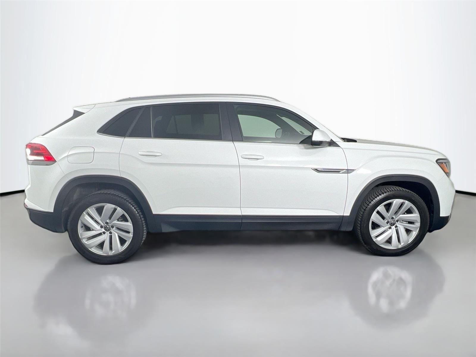 2022 Volkswagen Atlas Cross Sport SE w/Tech - Photo 6