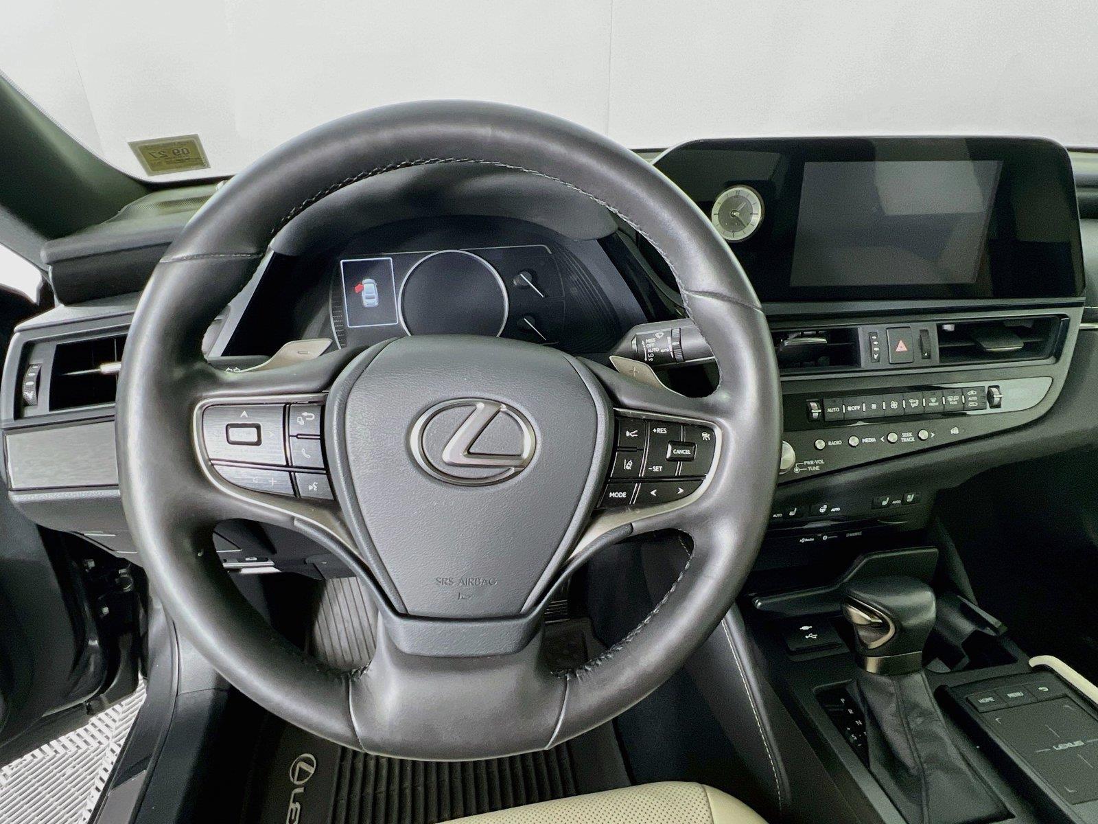 2022 Lexus ES 350 - Photo 12