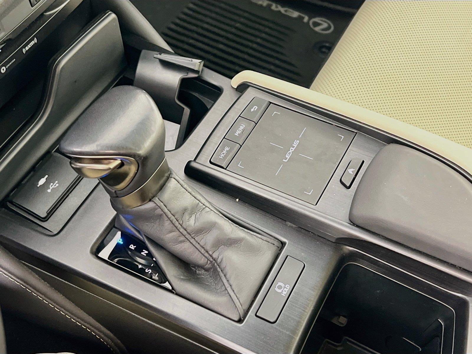2022 Lexus ES 350 - Photo 16