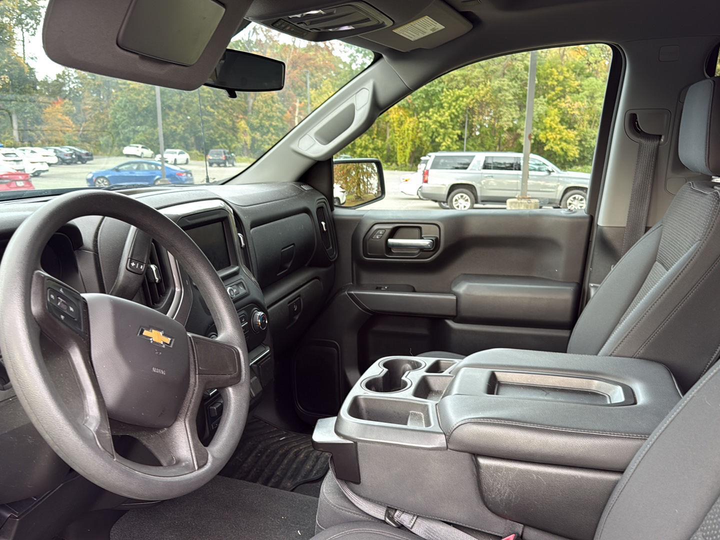 2020 Chevrolet Silverado 1500 Custom photo 3