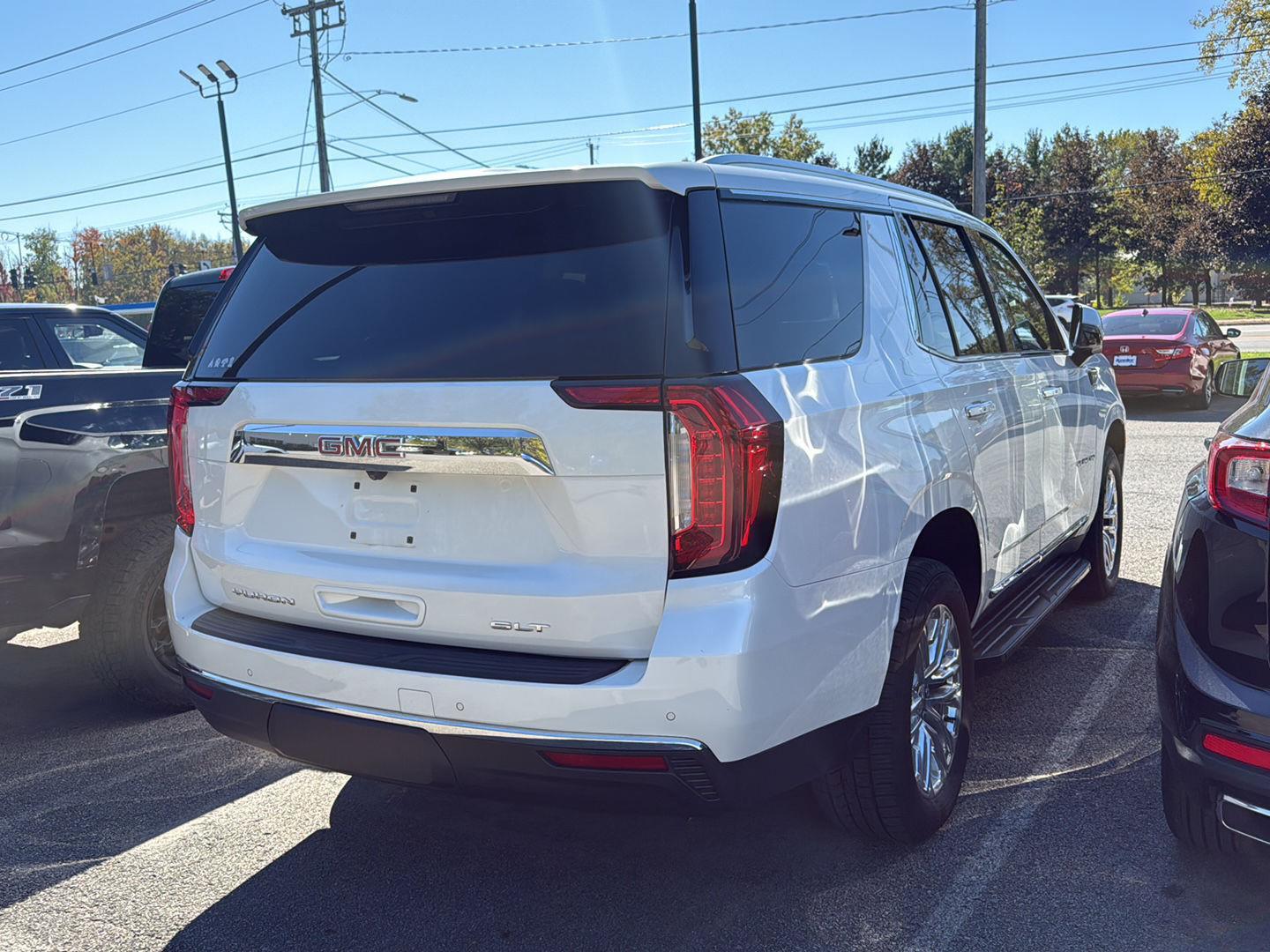 2023 Gmc Yukon SLT photo 3