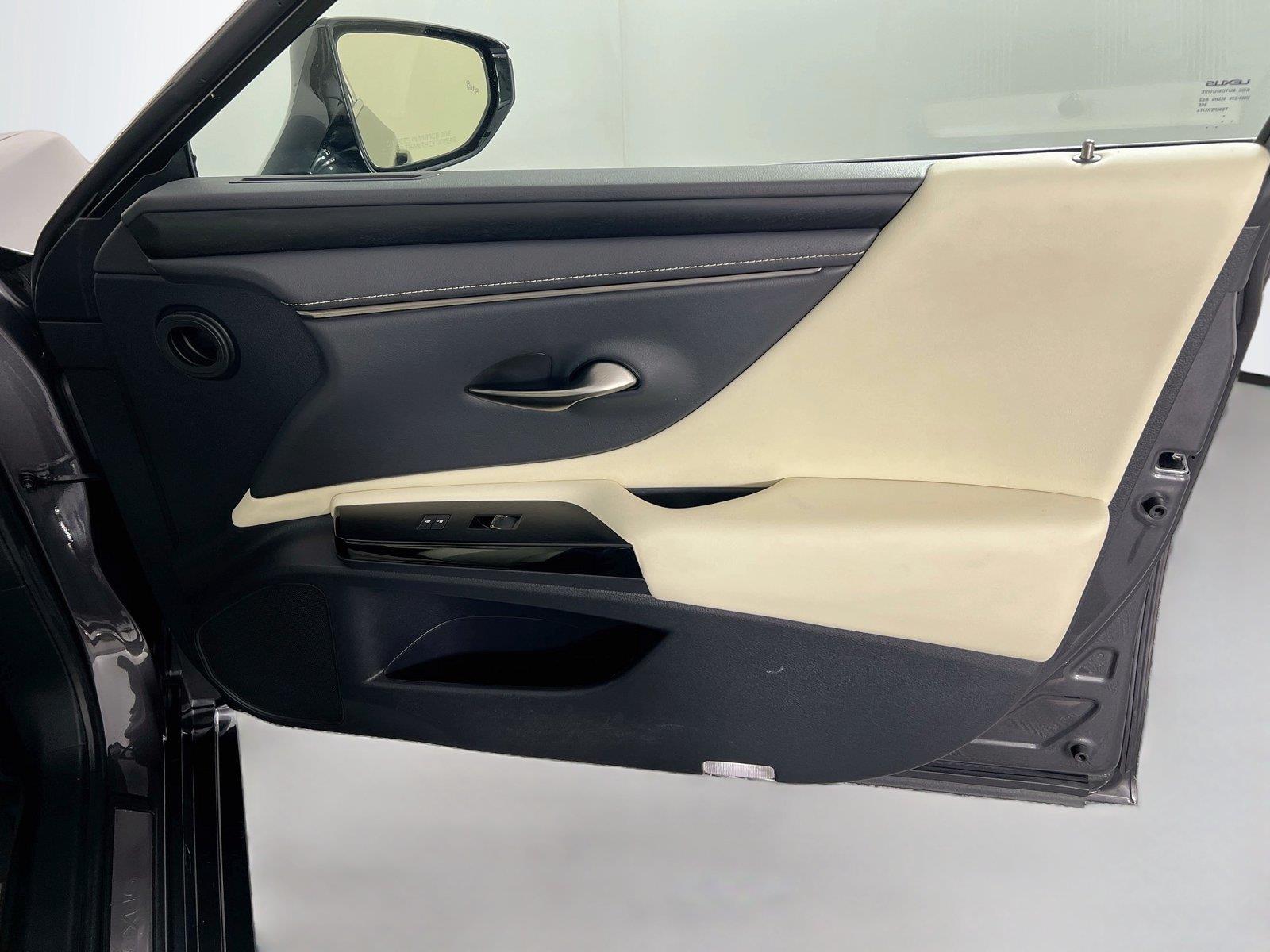 2022 Lexus ES 350 - Photo 26