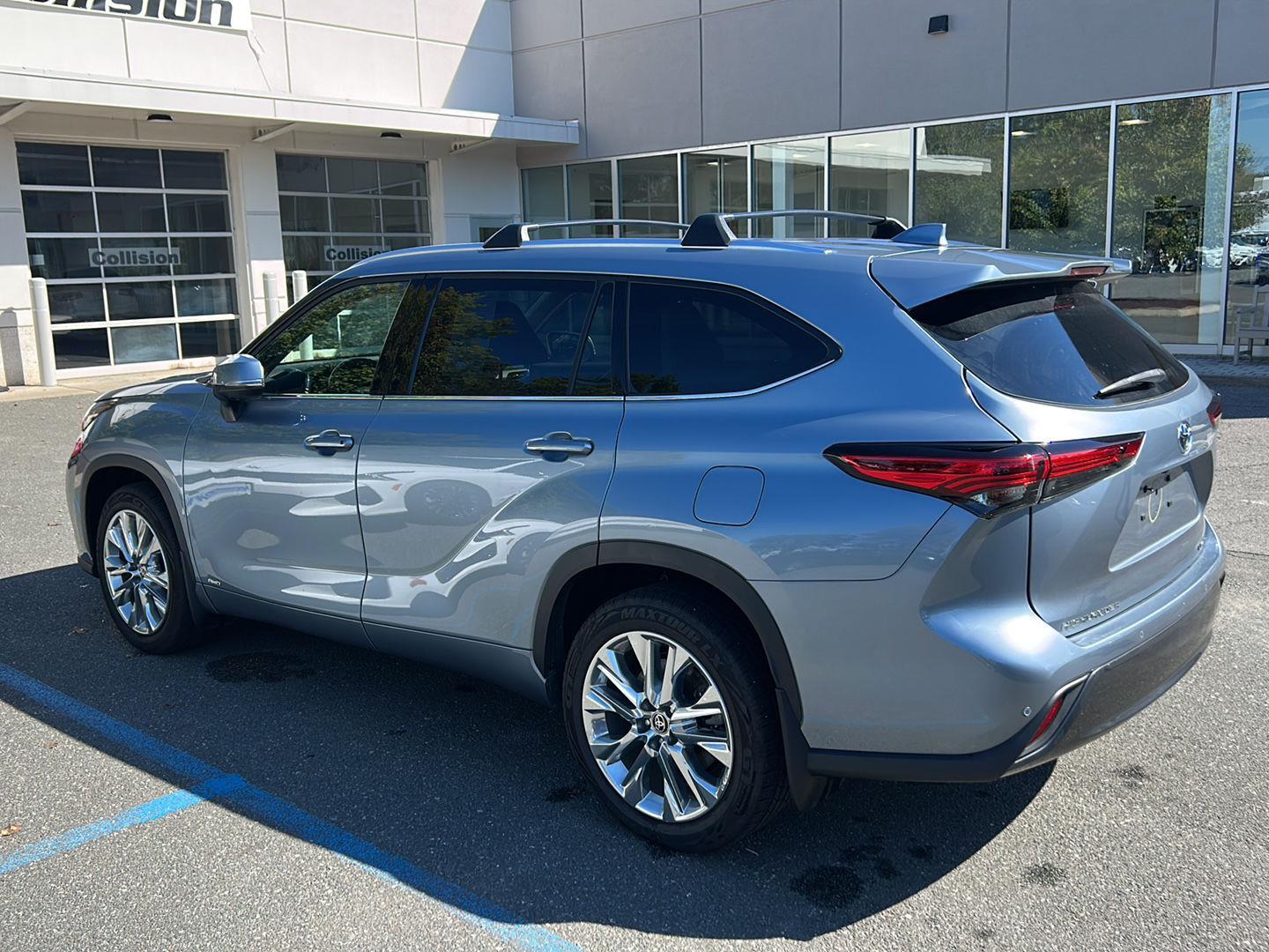 2023 Toyota Highlander Hybrid Limited photo 2