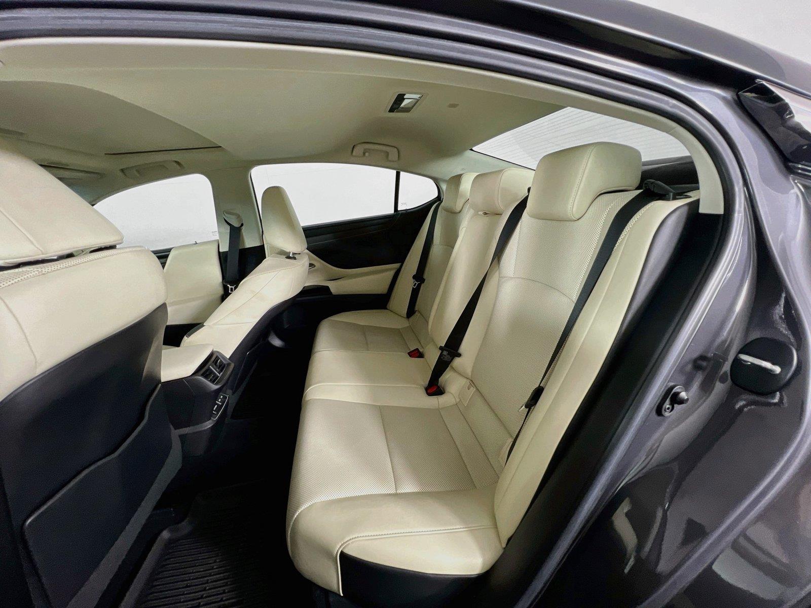 2022 Lexus ES 350 - Photo 22