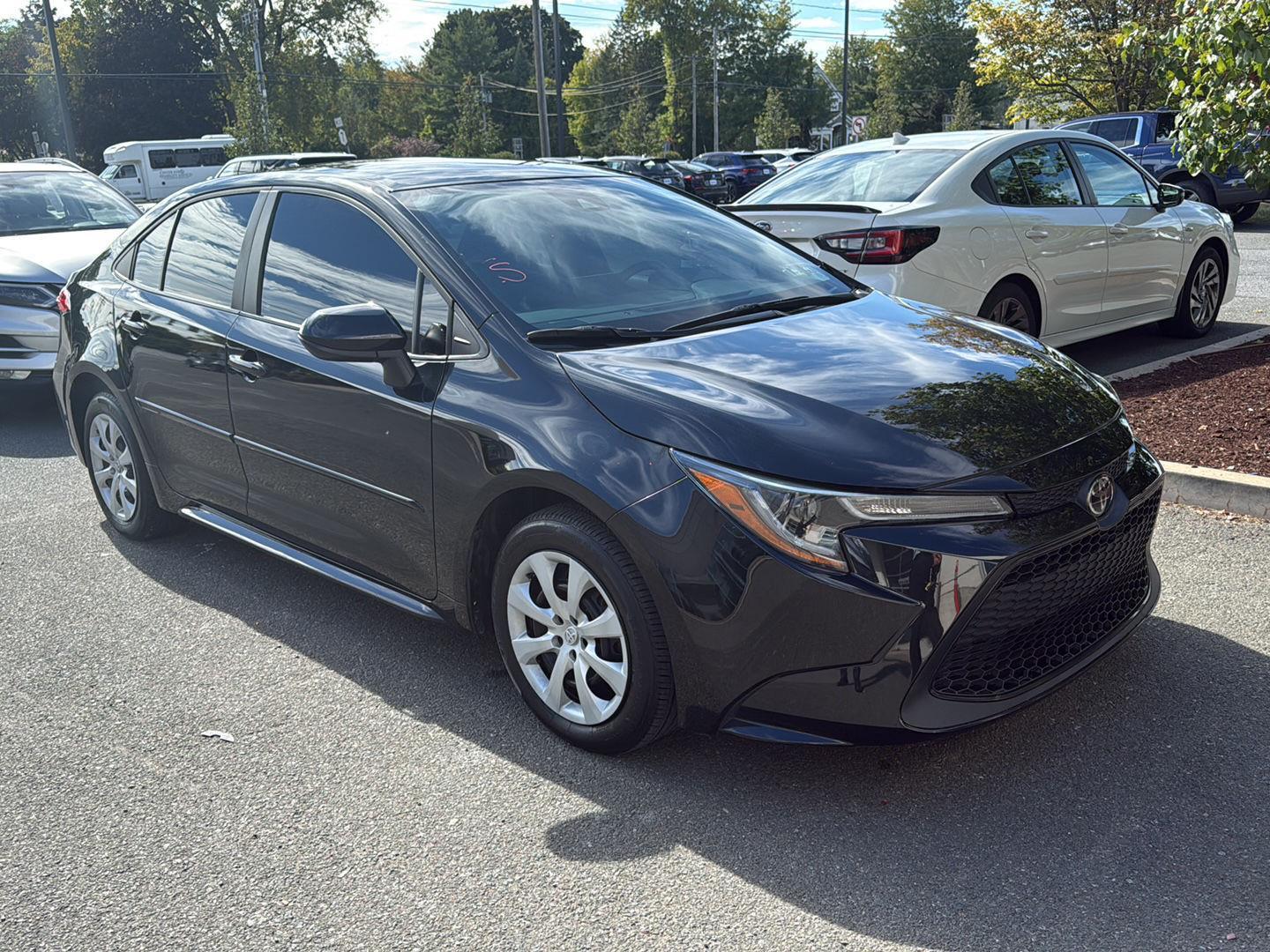 2022 Toyota Corolla LE photo 2
