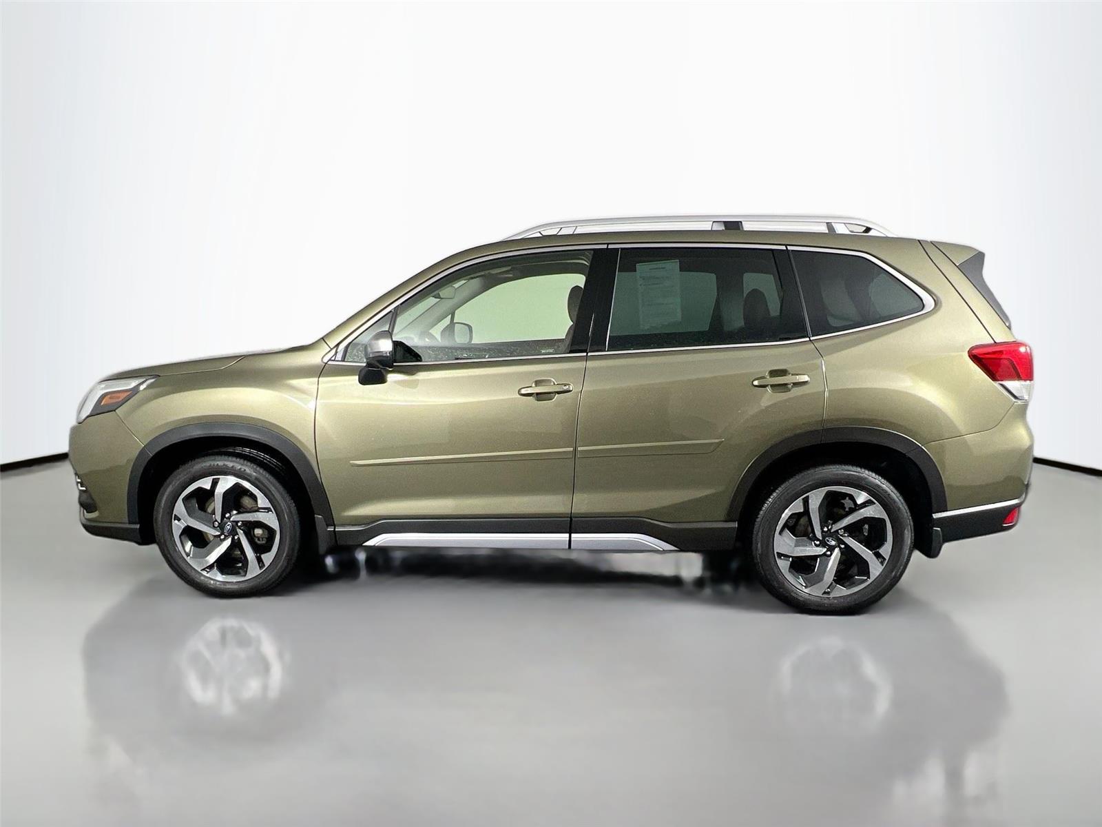 2023 Subaru Forester Touring photo 2