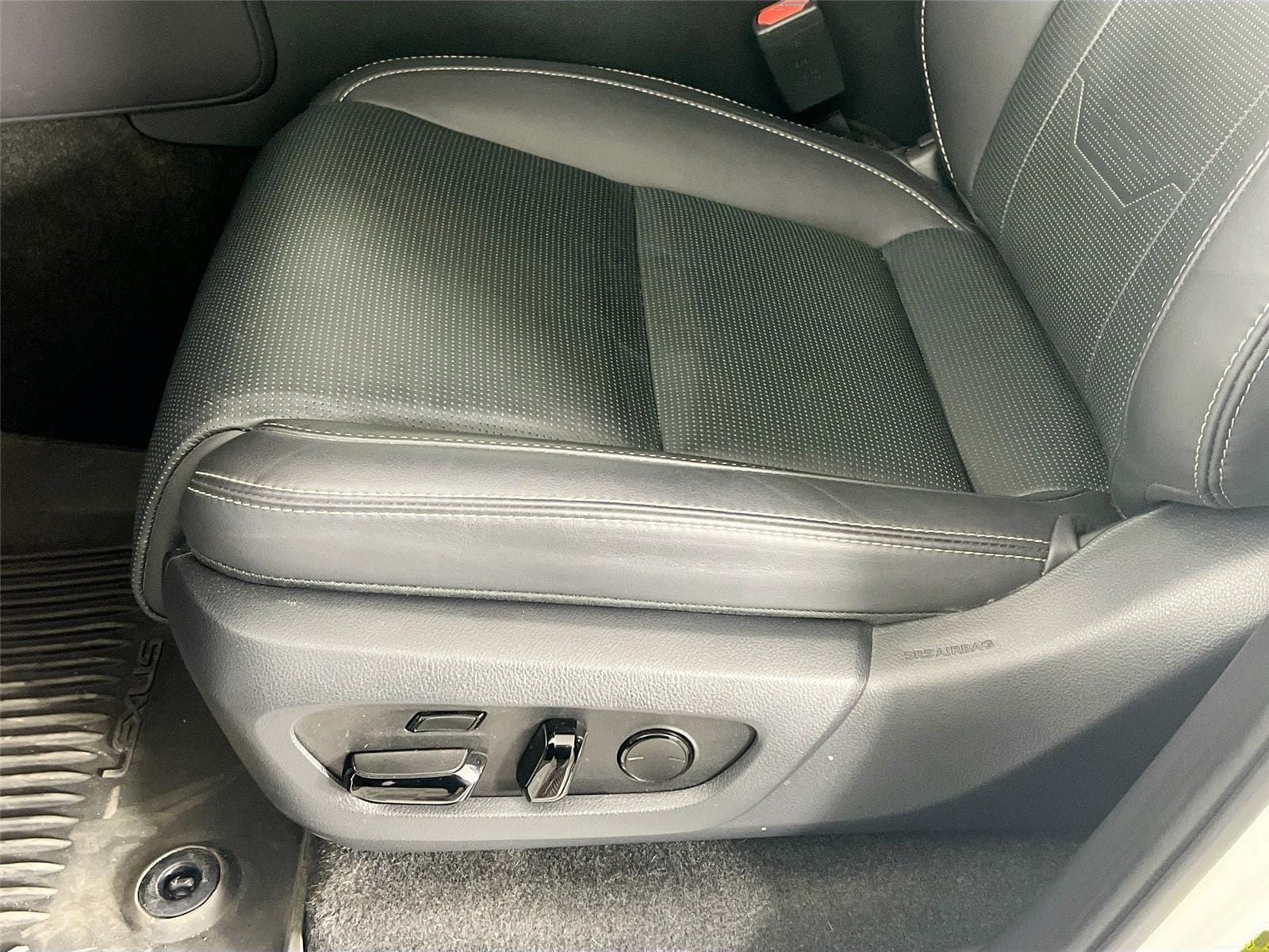 2025 Lexus GX Luxury - Photo 19