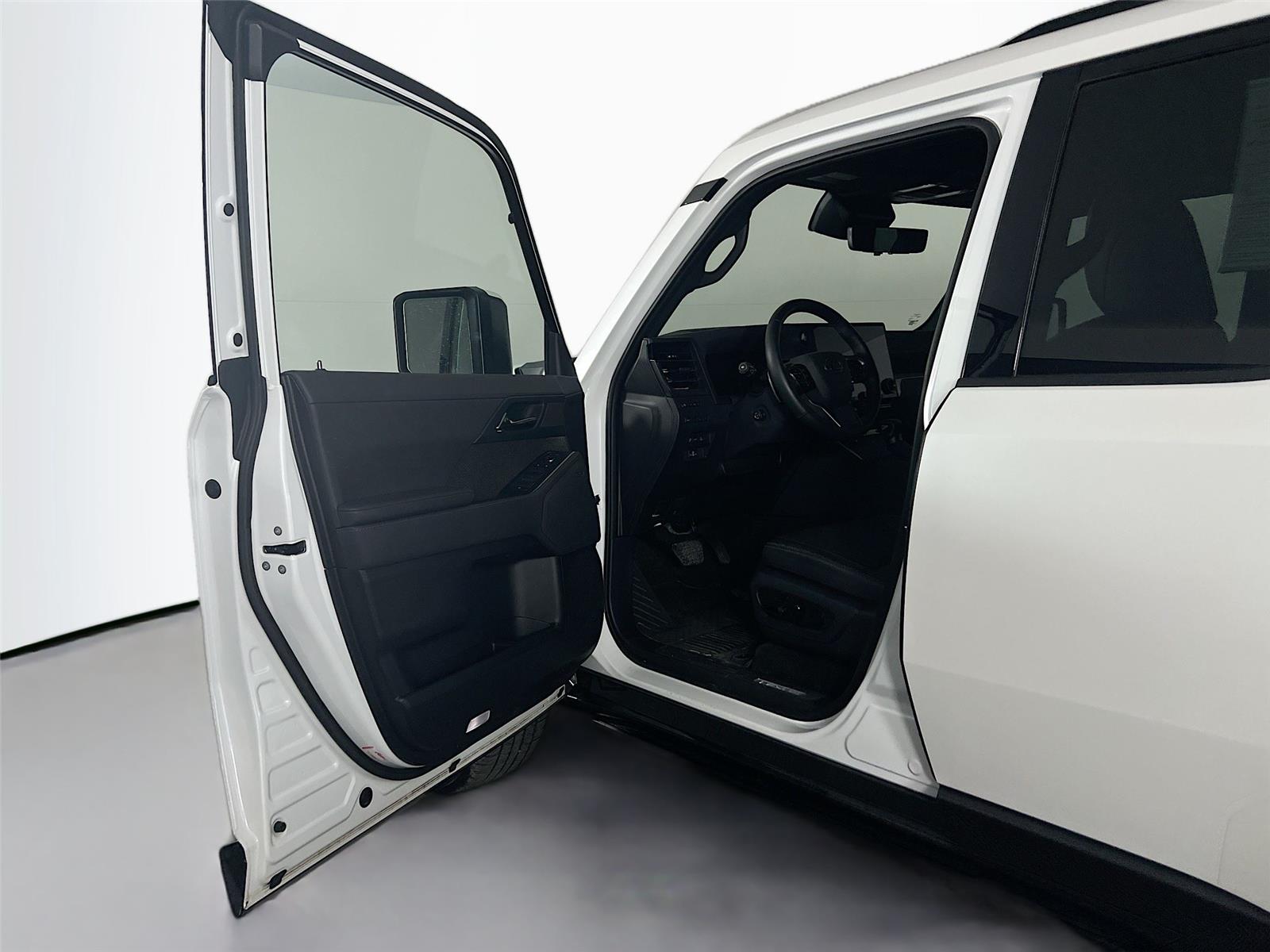 2025 Lexus GX Luxury - Photo 17