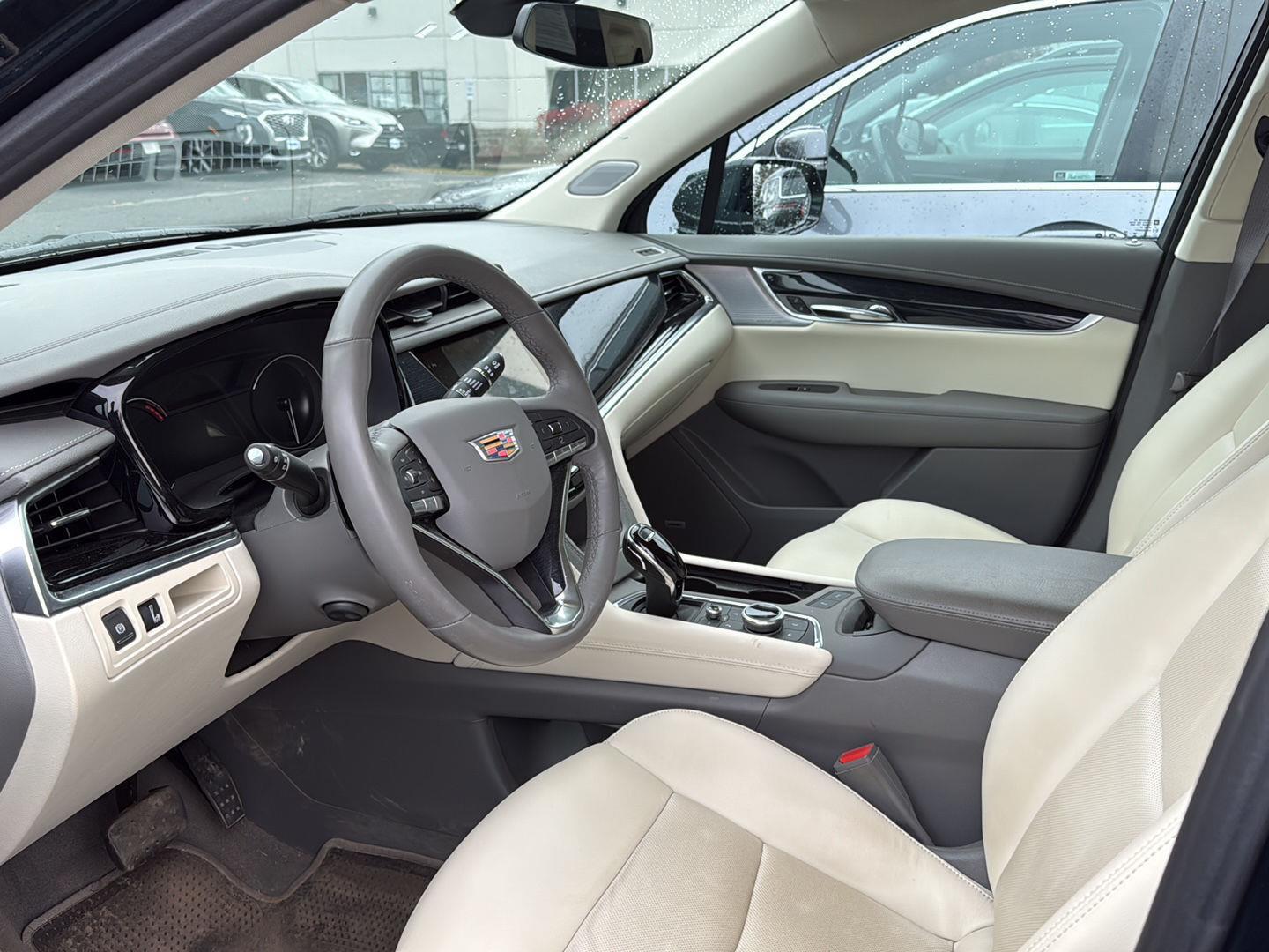 2024 Cadillac XT6 Premium Luxury photo 2