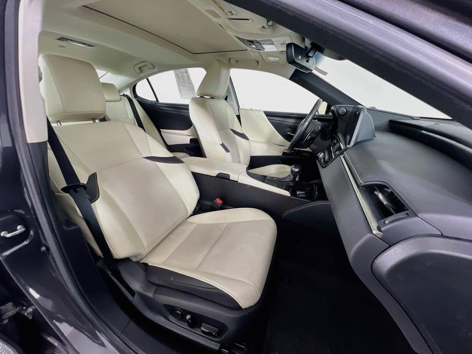 2022 Lexus ES 350 - Photo 24