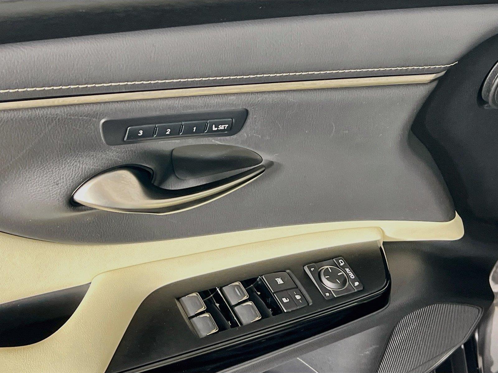 2022 Lexus ES 350 - Photo 18