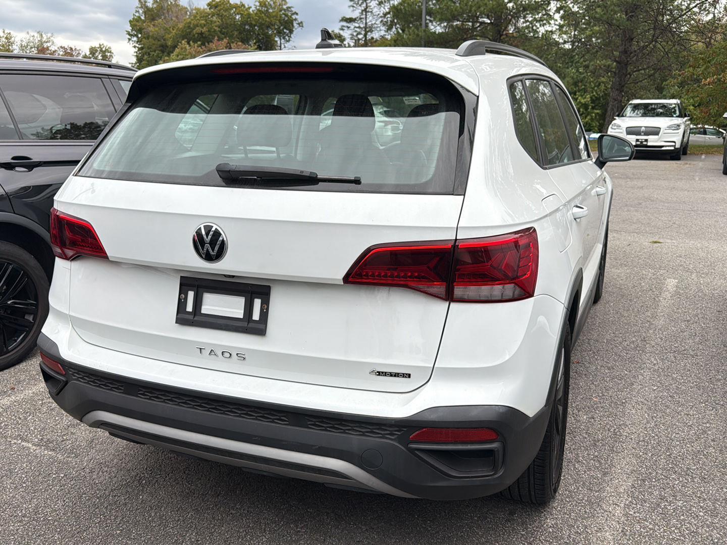 2022 Volkswagen Taos S photo 3
