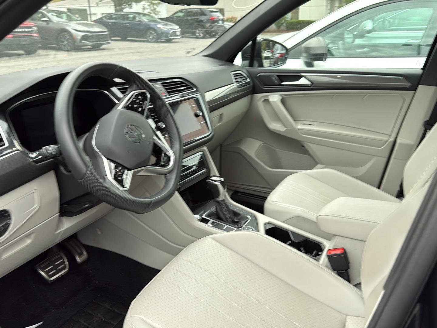 2022 Volkswagen Tiguan SE R-Line Black photo 4