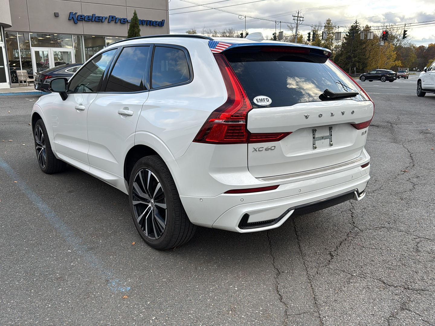 2023 Volvo XC60 B5 Plus photo 3