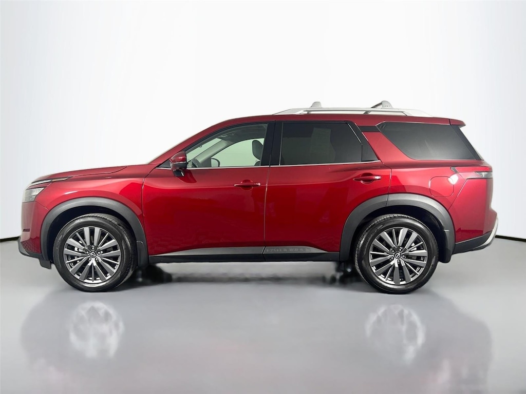 Used 2025 Nissan Pathfinder SL SUV