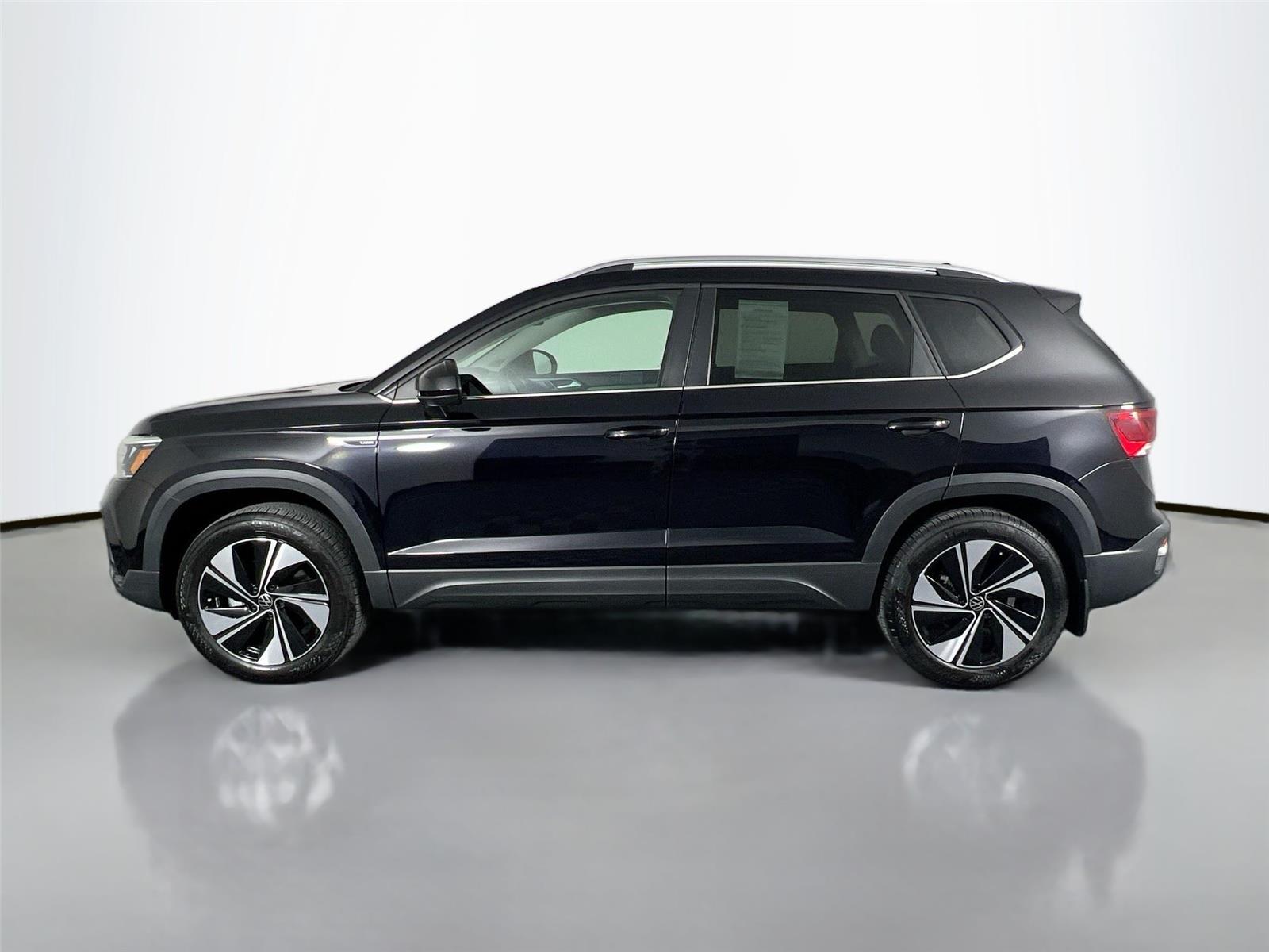 2024 Volkswagen Taos SE photo 3