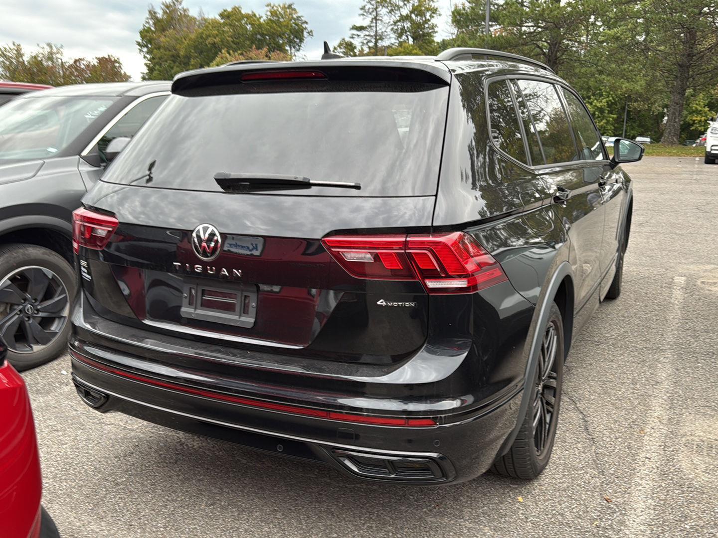 2022 Volkswagen Tiguan SE R-Line Black photo 3