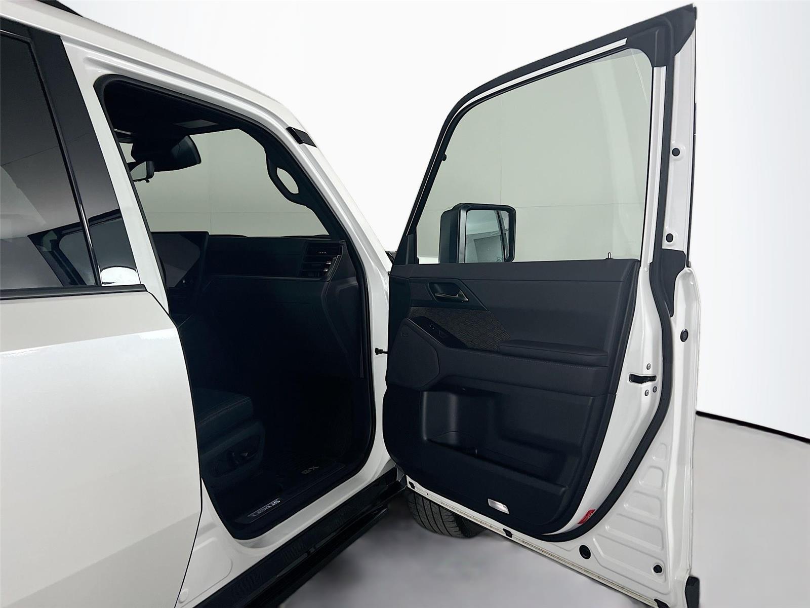 2025 Lexus GX Luxury - Photo 27