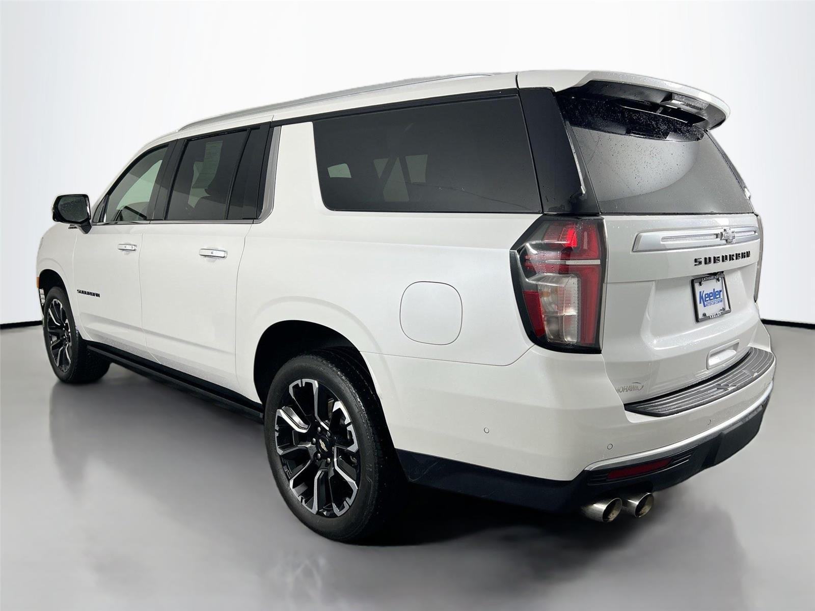 2024 Chevrolet Suburban High Country photo 3