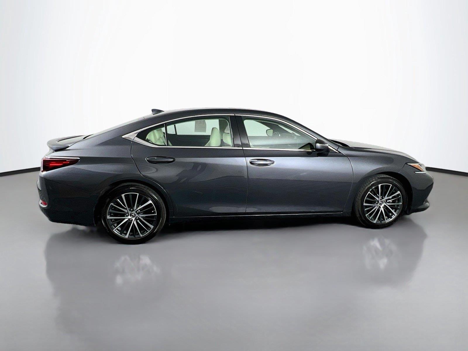 2022 Lexus ES 350 - Photo 7