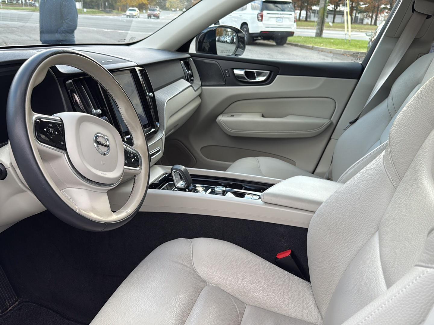 2023 Volvo XC60 B5 Plus photo 4