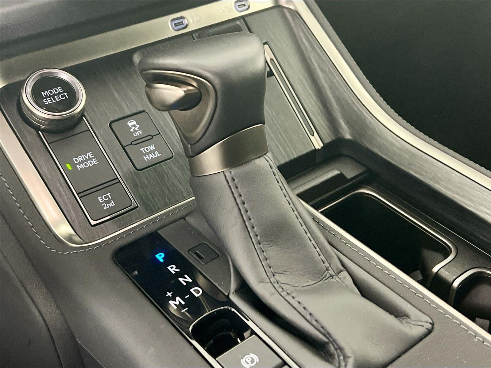2025 Lexus GX Luxury - Photo 16