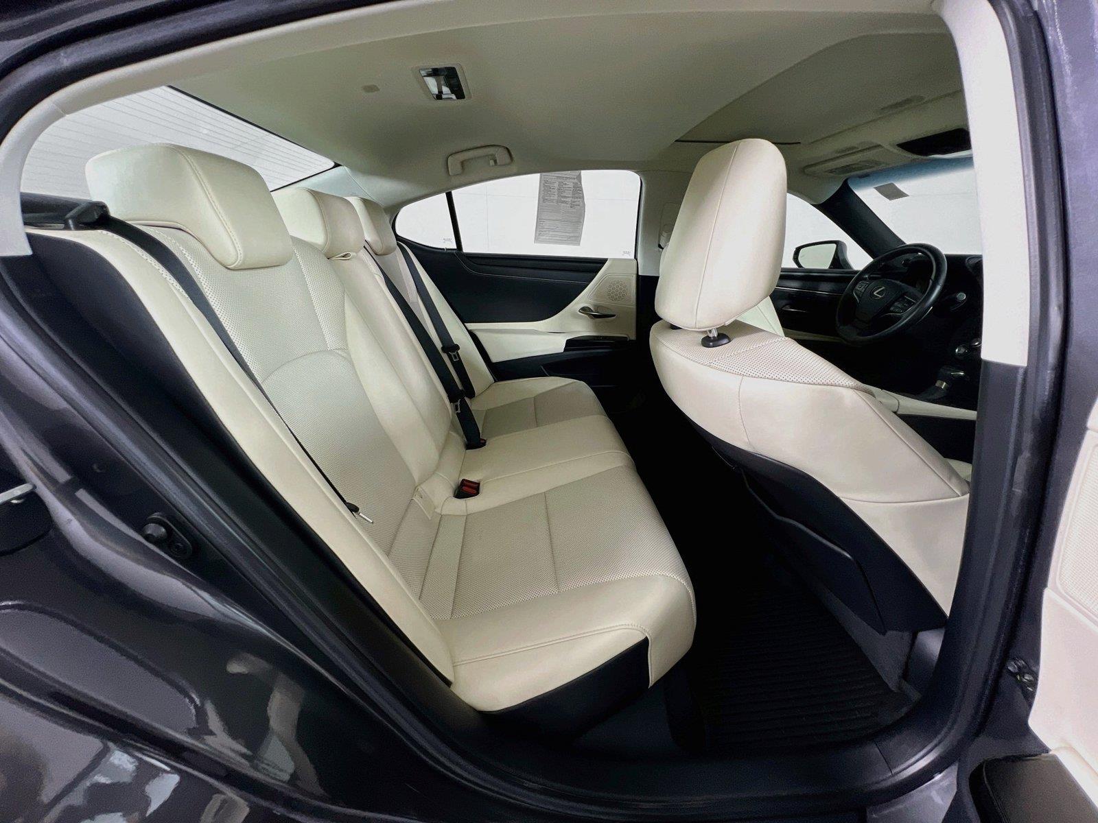 2022 Lexus ES 350 - Photo 23