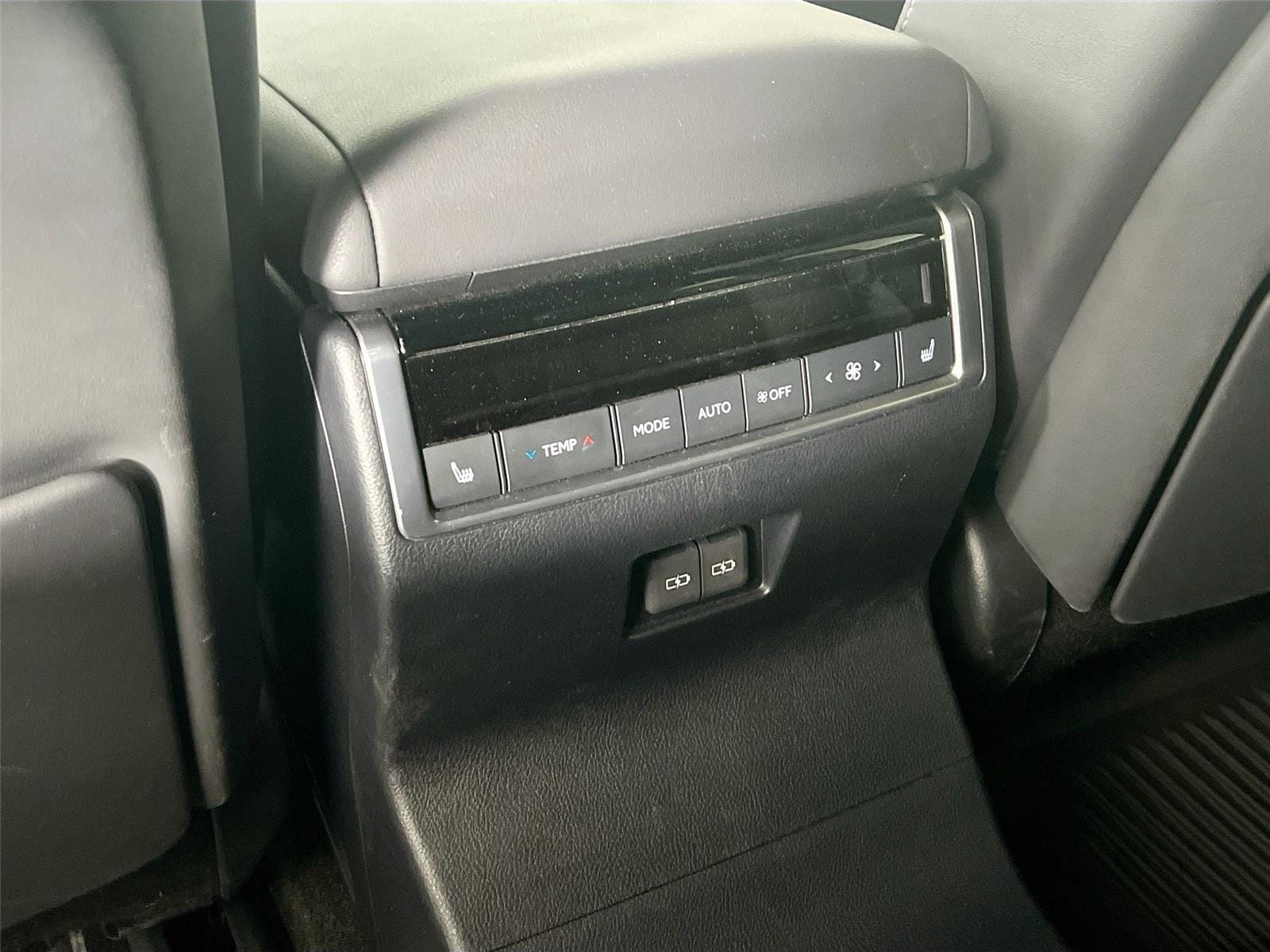 2025 Lexus GX Luxury - Photo 23