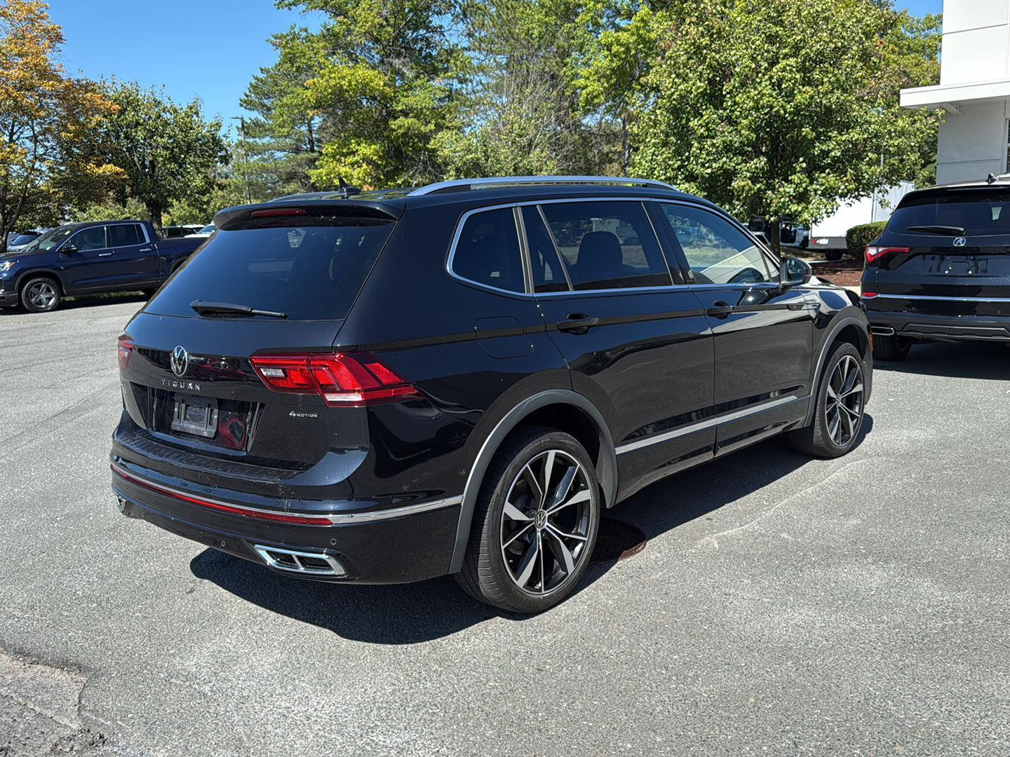 2023 Volkswagen Tiguan SEL R-Line Black photo 2