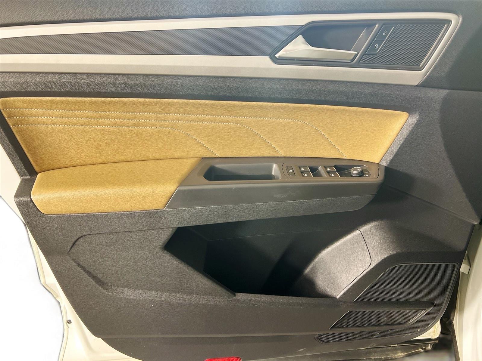 2022 Volkswagen Atlas Cross Sport SE w/Tech - Photo 17