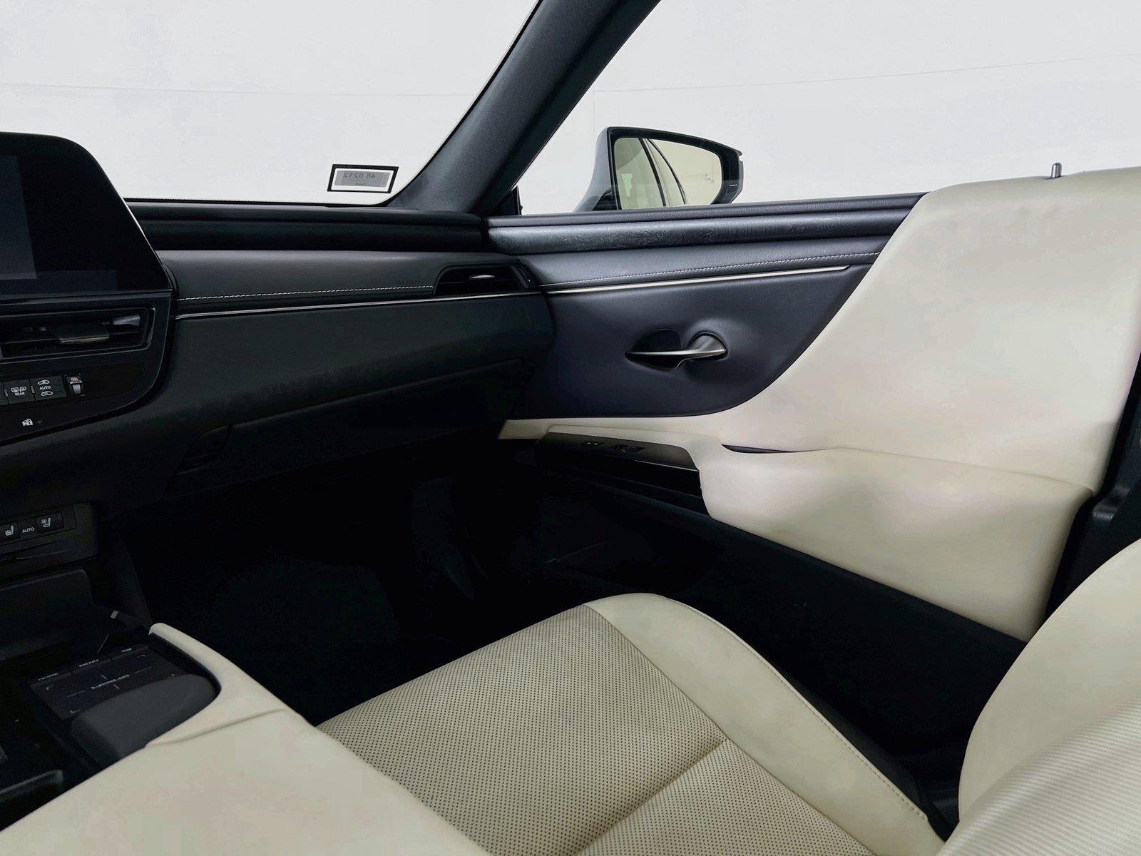 2022 Lexus ES 350 - Photo 21