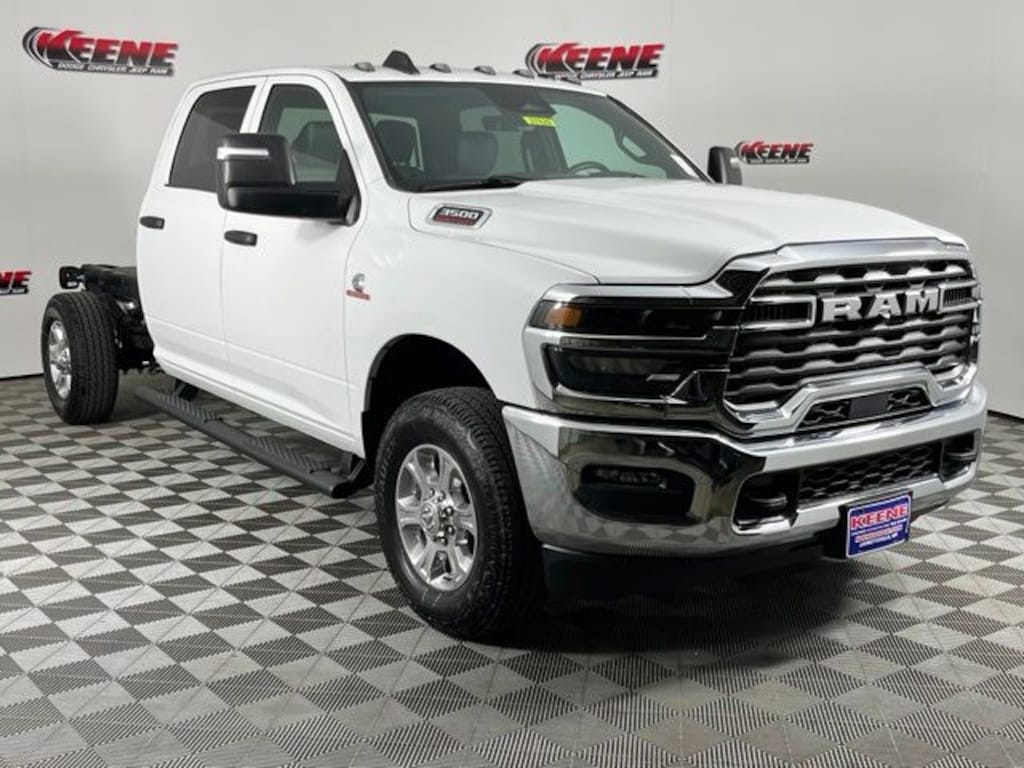 New 2026 Ram 3500 TRADESMAN CREW CAB CHASSIS 4X4 60' CA Pickup