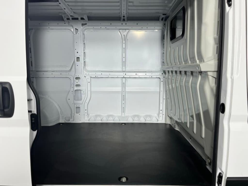 New 2025 Ram ProMaster PROMASTER 3500 TRADESMAN CARGO VAN LOW ROOF 136' W Cargo Van